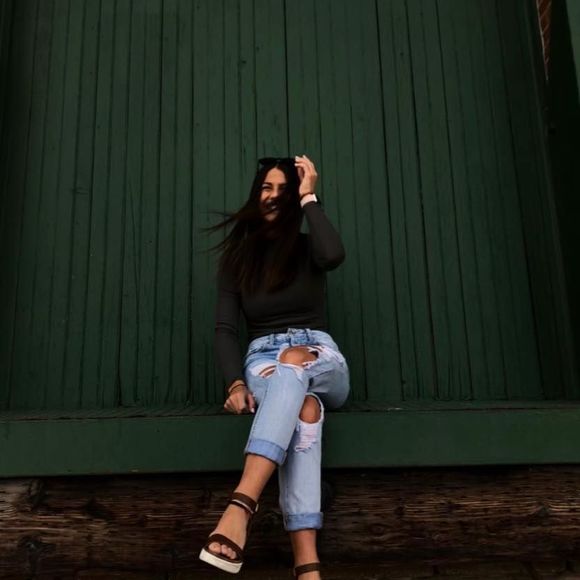 Meet your Posher, Olivia - Picture 1 of 1